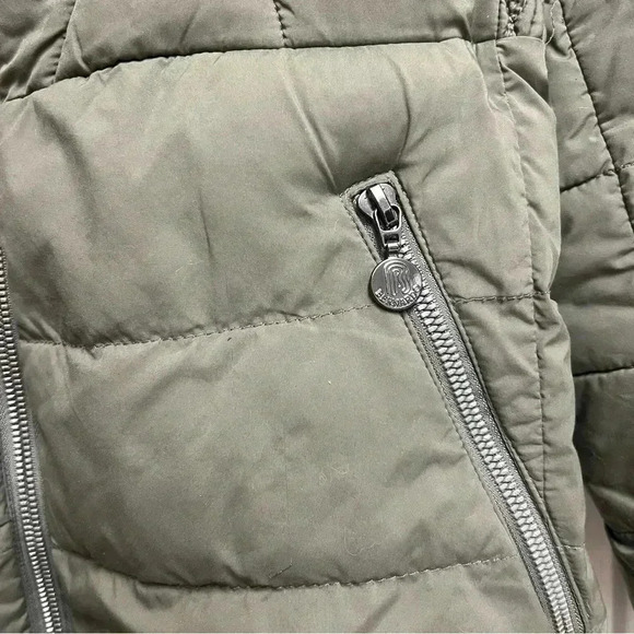 BERNARDO Women's Packable Zip Puffer Jacket with Pillow Collar Down Alternative - Picture 3 of 12